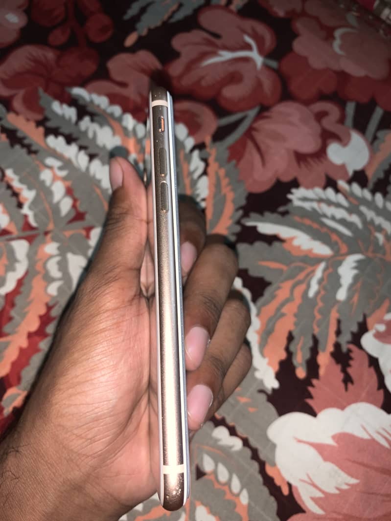 Apple iPhone 8 1