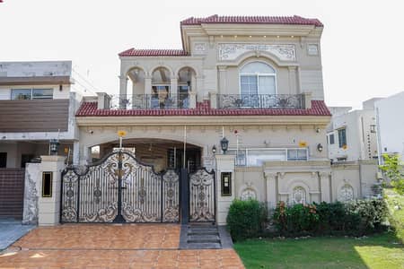 10 MARLA ELEGANT AND FULLY MAINTAINED FURNISHED BUNGALOW IS AVAILABLE IN THE BEST BLOCK OF DHA LAHORE | WITHOUT FIRNISHED 750 CR