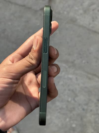 Apple iPhone 13