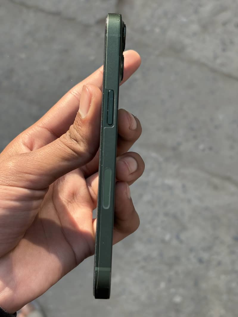 Apple iPhone 13 0