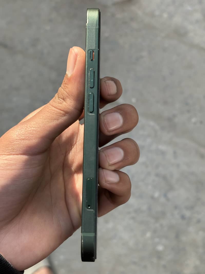 Apple iPhone 13 2