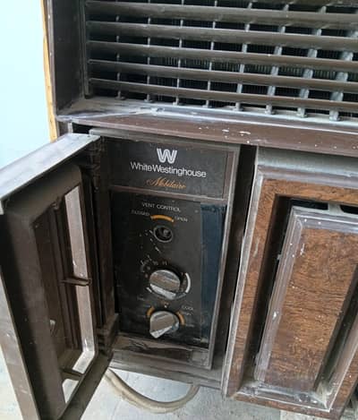White Westinghouse 1.5 Ton Window AC