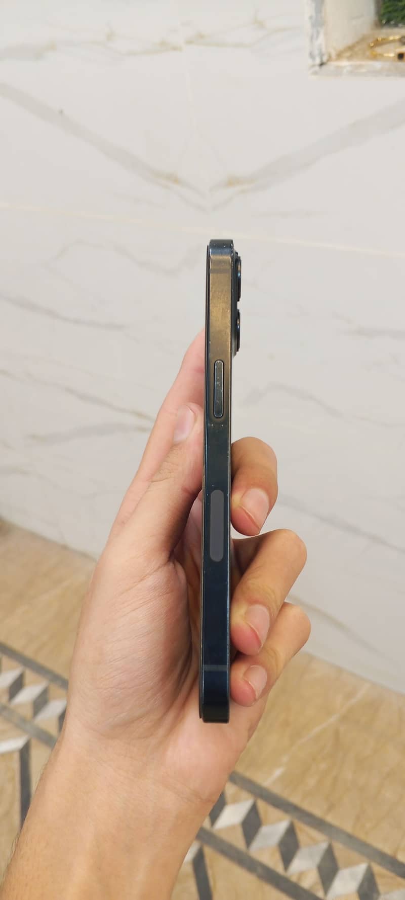 Apple iPhone 13 2