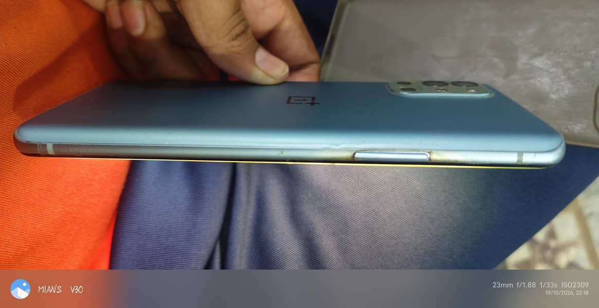 One Plus 9R 1