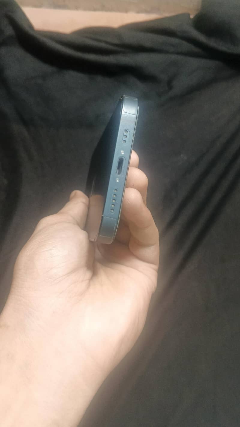 Apple iPhone 14 3