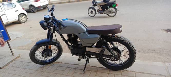Superpower 125 deluxe café racer