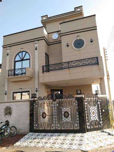 5 MARLA ELEGANT AND FULLY MAINTAINED 4 YEARS OLD BUNGALOW IS AVAILABLE IN THE BEST BLOCK OF AL RAZIQ GARDEN, LAHORE.