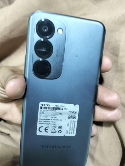 tench spark 40 pro +8 256 all ok 10by 9 ha 4 month warranty h