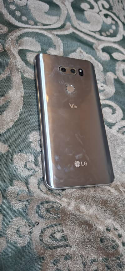 LG V30
