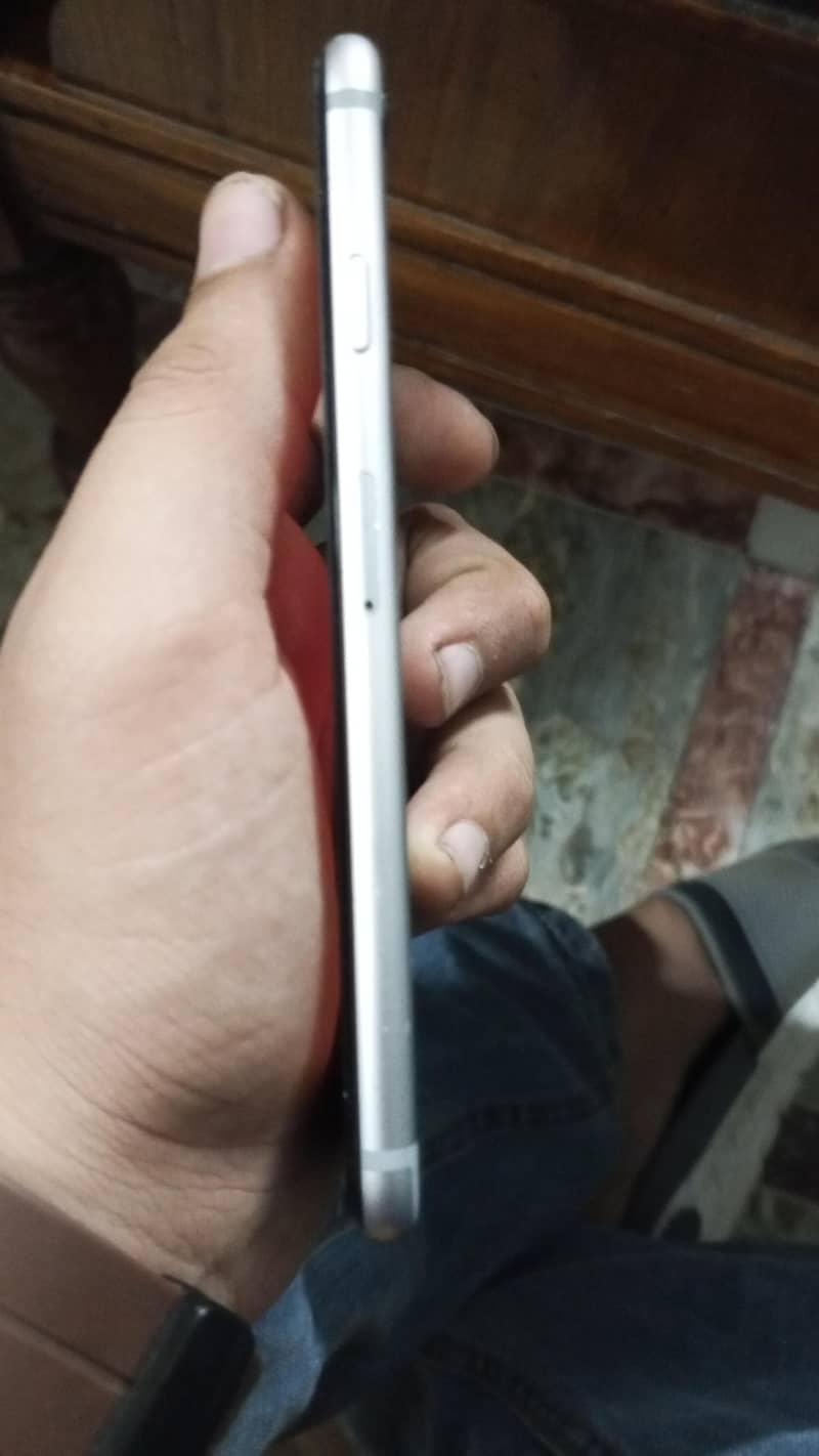 Apple iPhone 6S 3