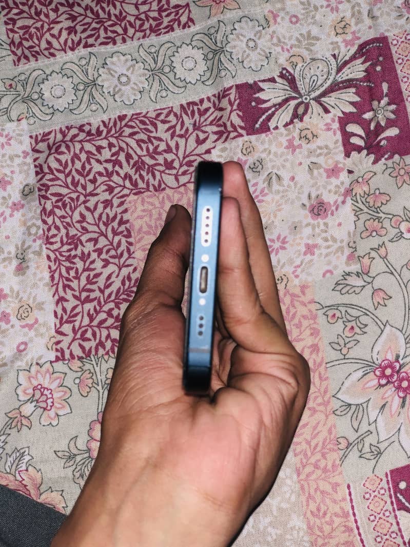 Apple iPhone 13 3