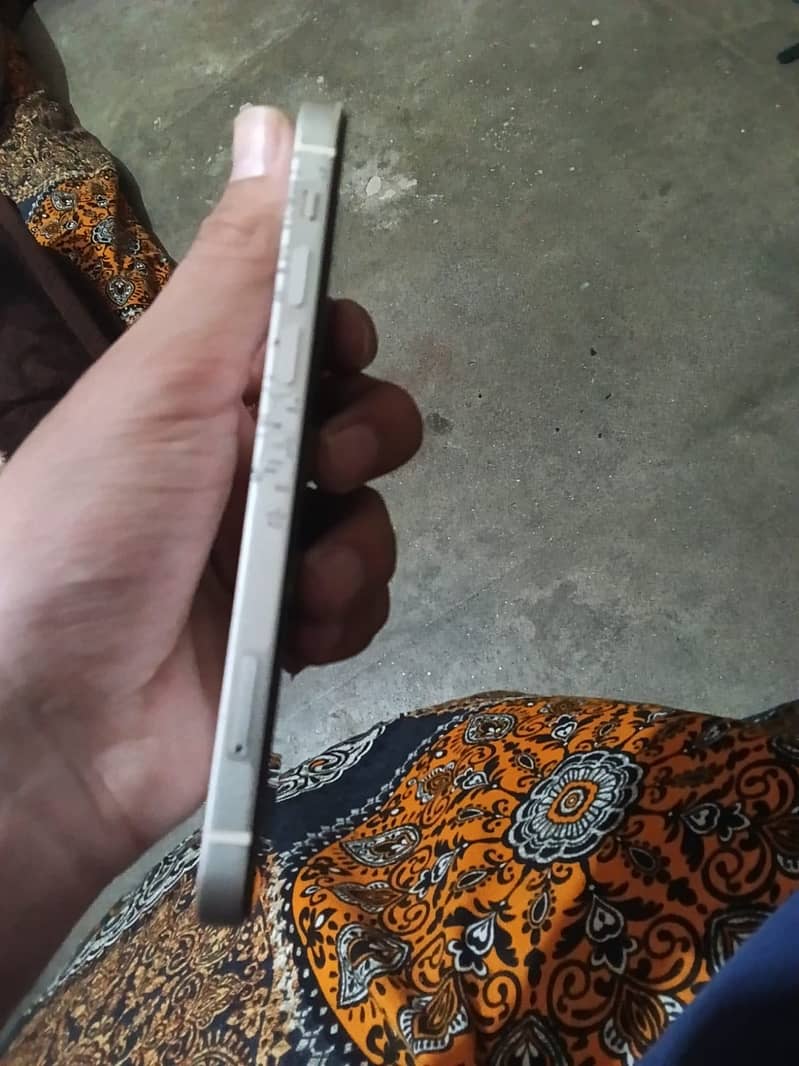iPhone 12 4