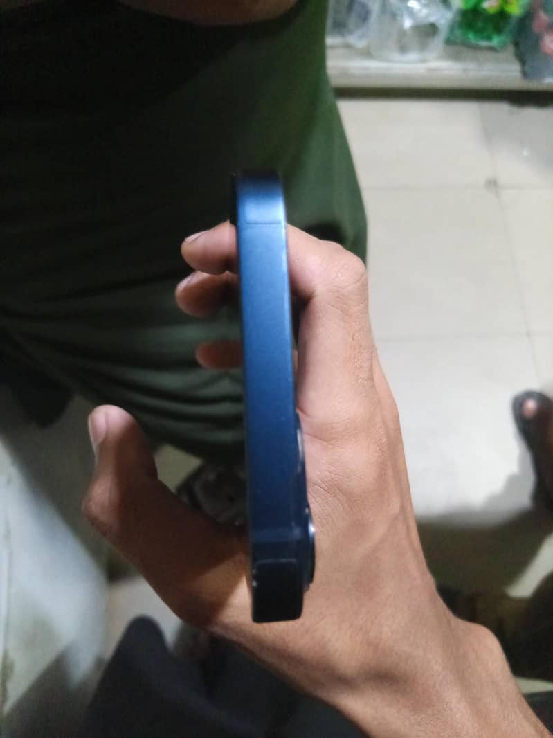 Apple iPhone 13 4