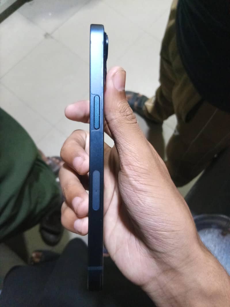 Apple iPhone 13 5