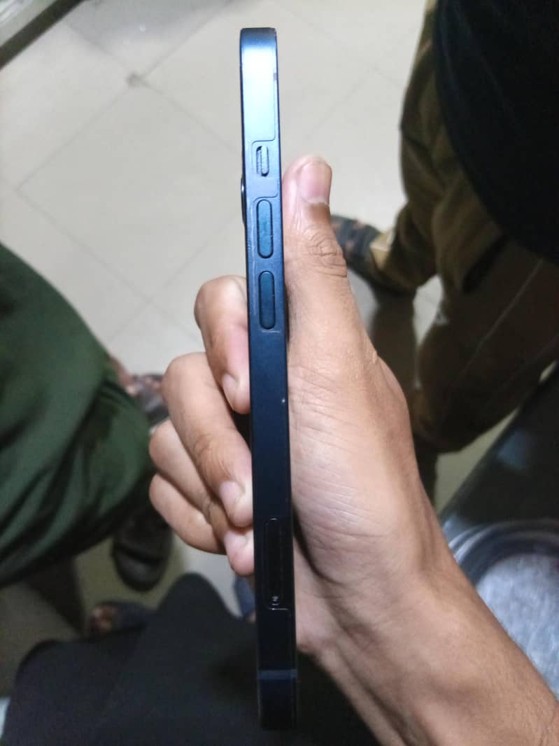 Apple iPhone 13 7