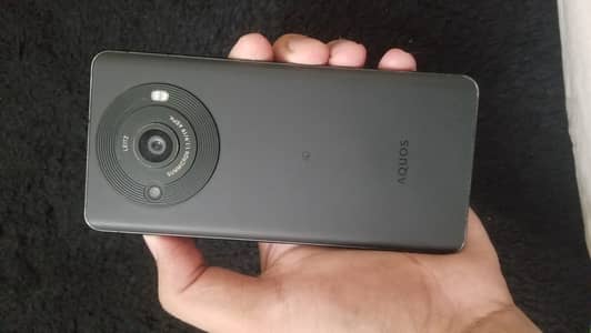 Sharp Aquos R8s pro