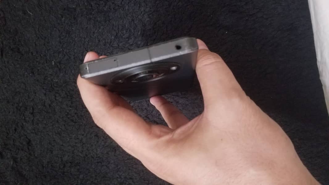 Sharp Aquos R8s pro 5