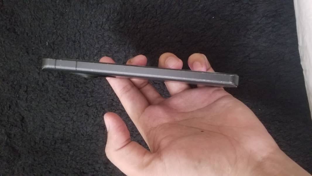 Sharp Aquos R8s pro 6