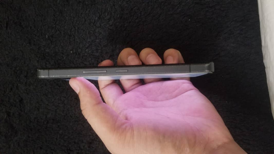 Sharp Aquos R8s pro 7