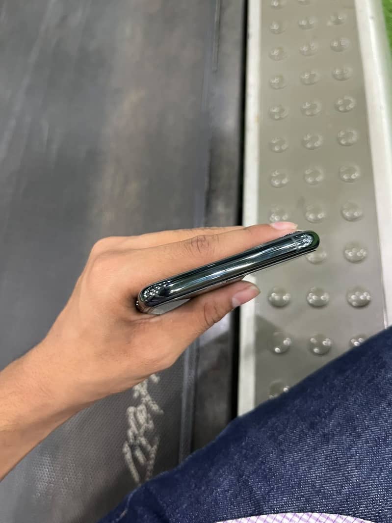 Apple iPhone 11 Pro Max 1