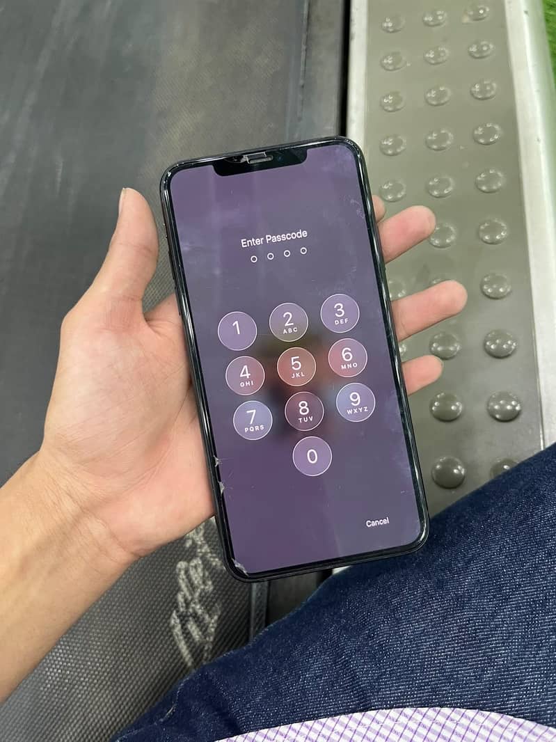 Apple iPhone 11 Pro Max 2