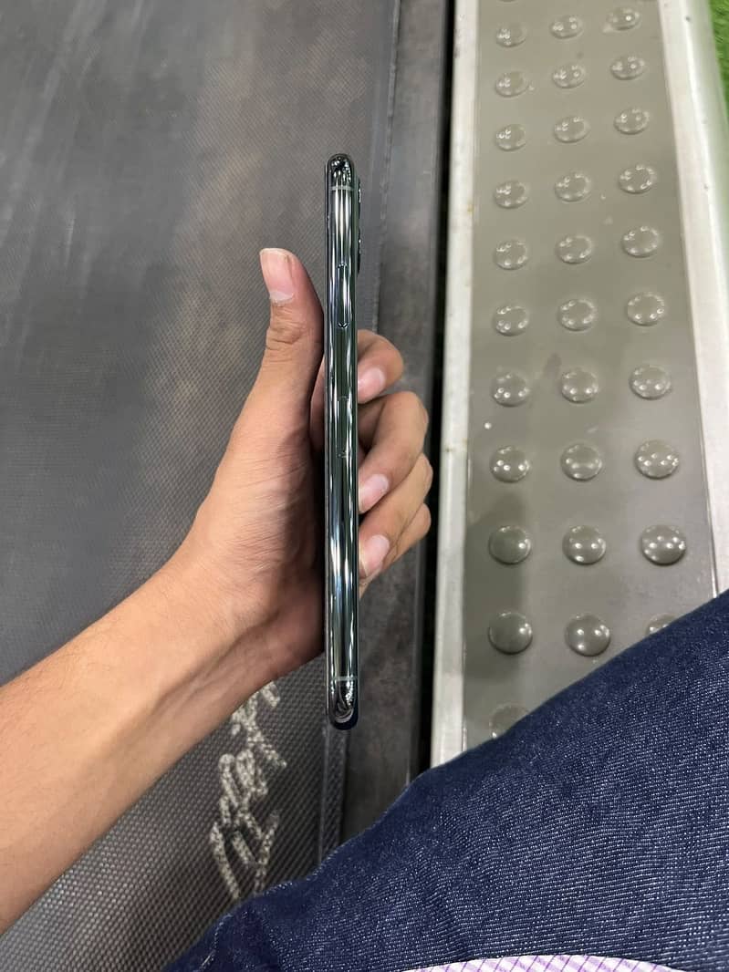 Apple iPhone 11 Pro Max 3