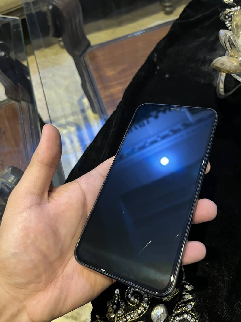 Apple iPhone 11 Pro Max 1