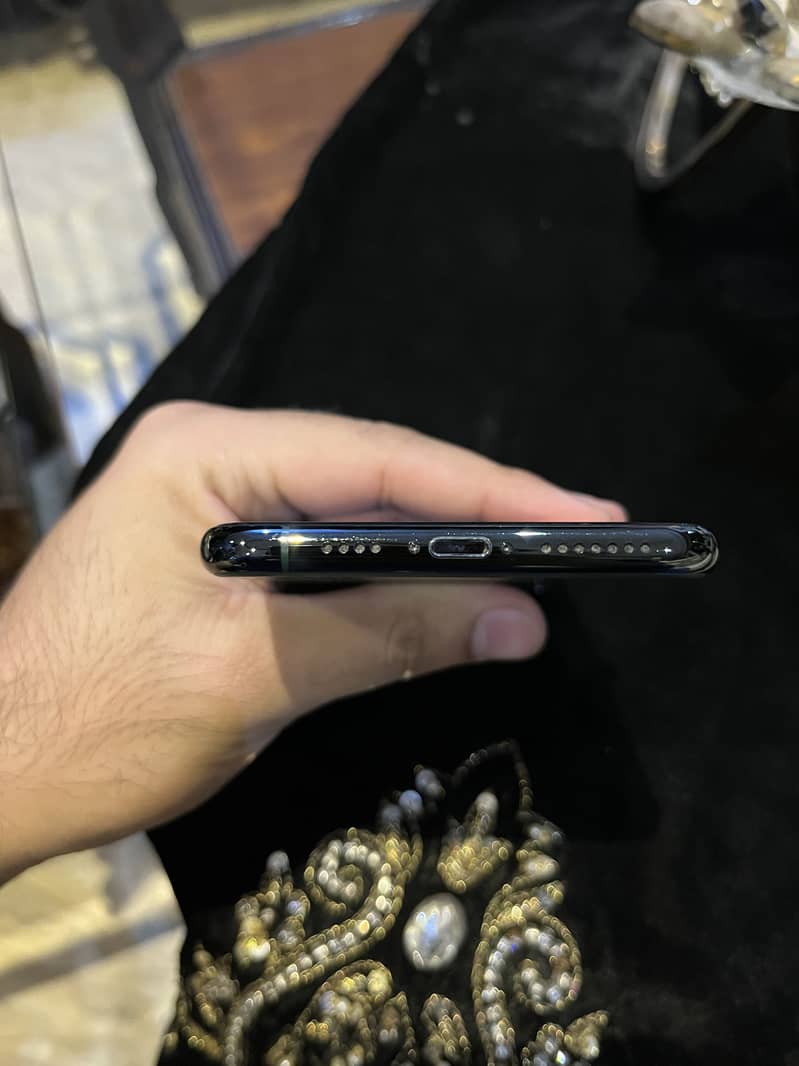Apple iPhone 11 Pro Max 3