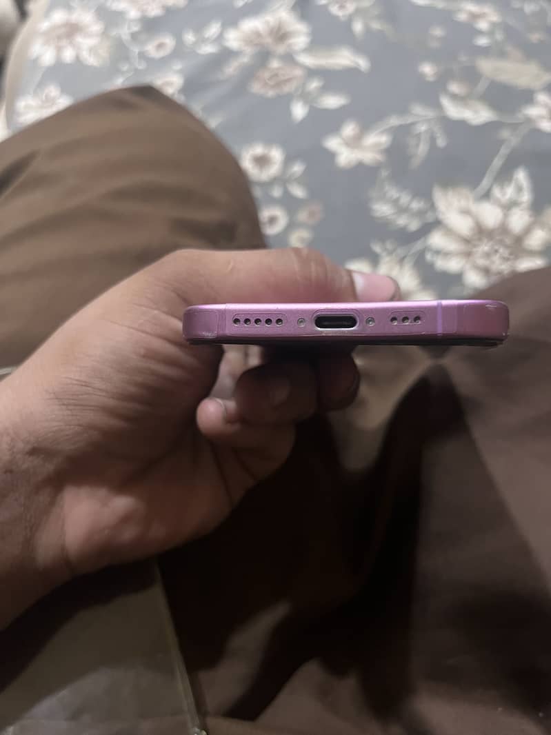 Apple iPhone 16 1