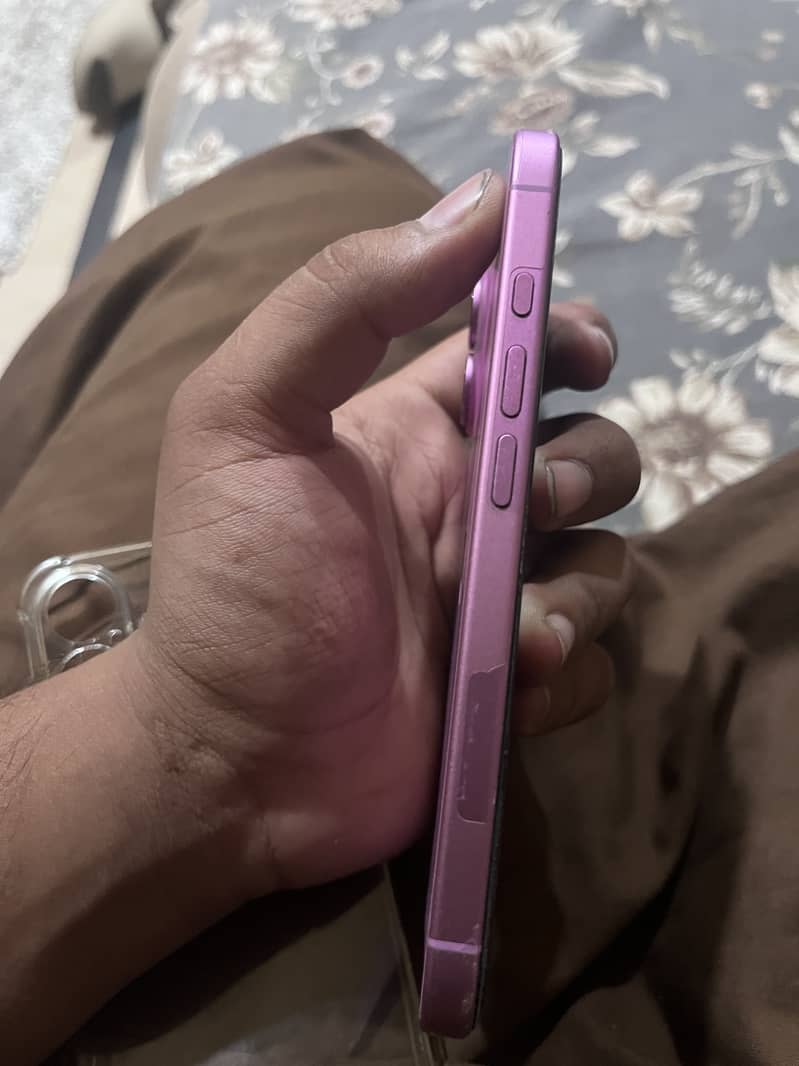 Apple iPhone 16 2