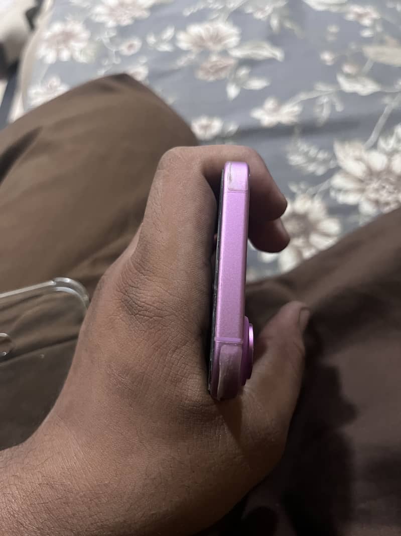 Apple iPhone 16 3