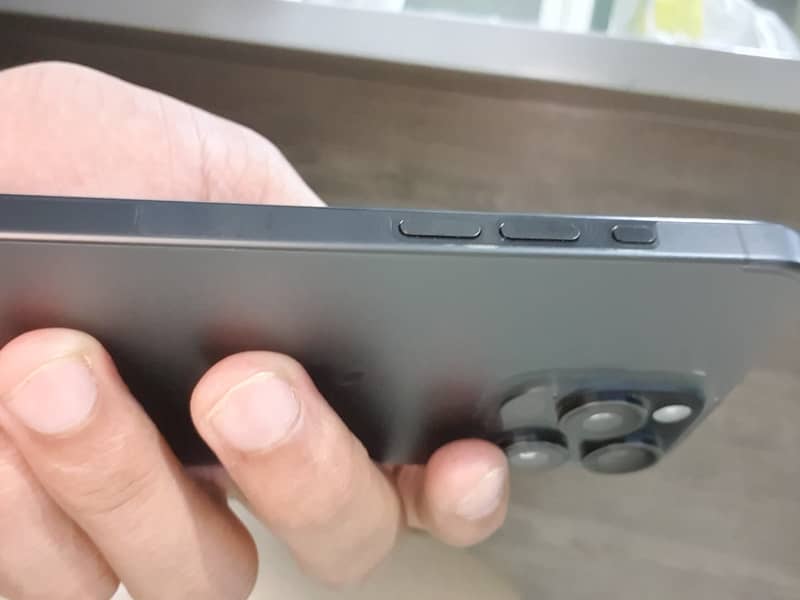Apple iPhone 15 Pro Max 1