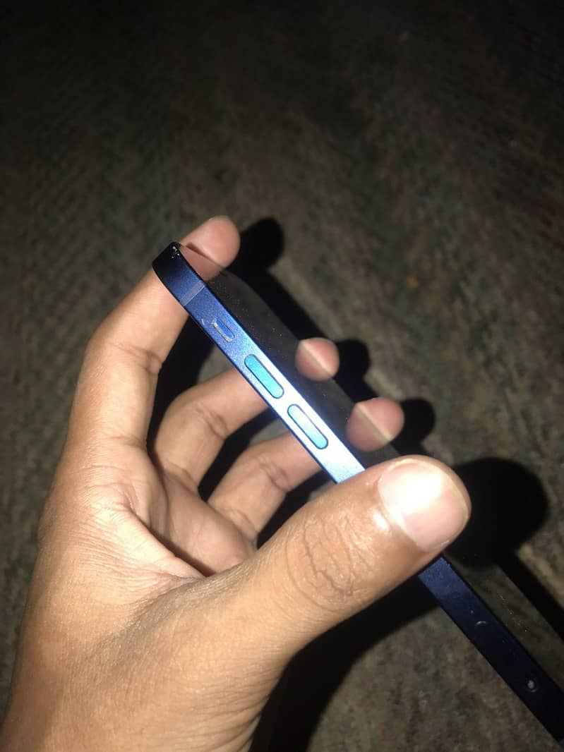 Apple iPhone 12 2