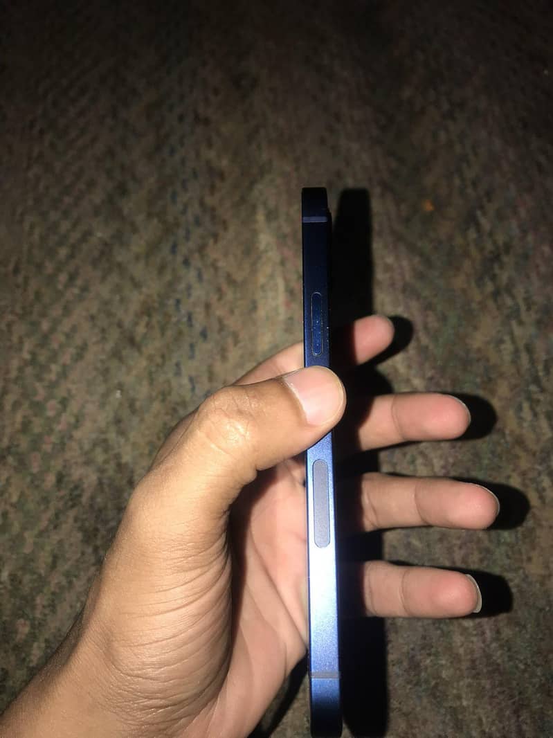 Apple iPhone 12 3
