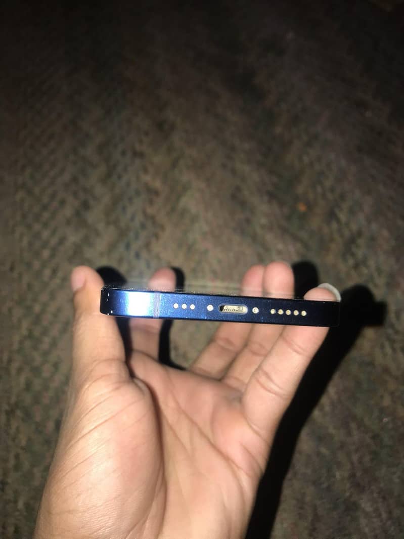 Apple iPhone 12 4