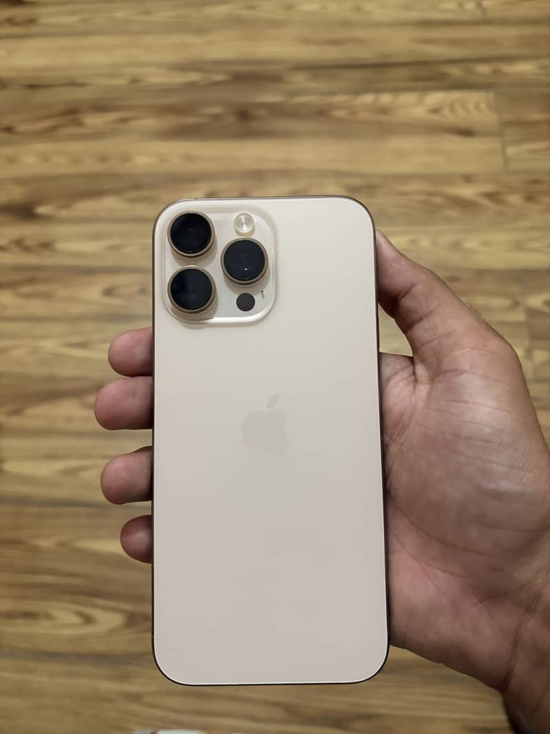 Apple iPhone 16 Pro Max 4