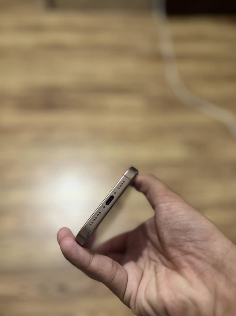 Apple iPhone 16 Pro Max 5