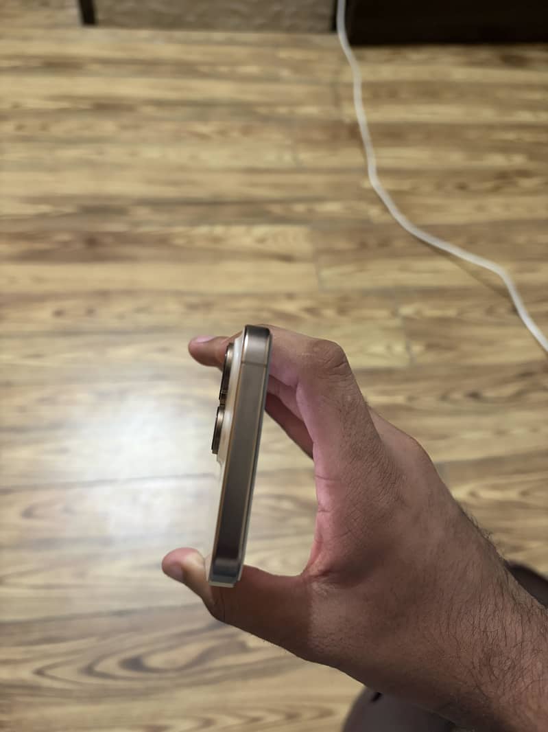 Apple iPhone 16 Pro Max 6