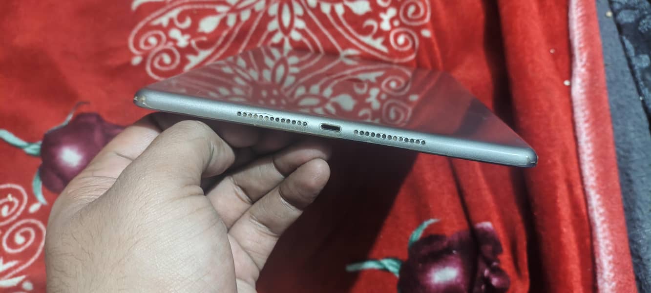 Apple IPad 6th Generation 4