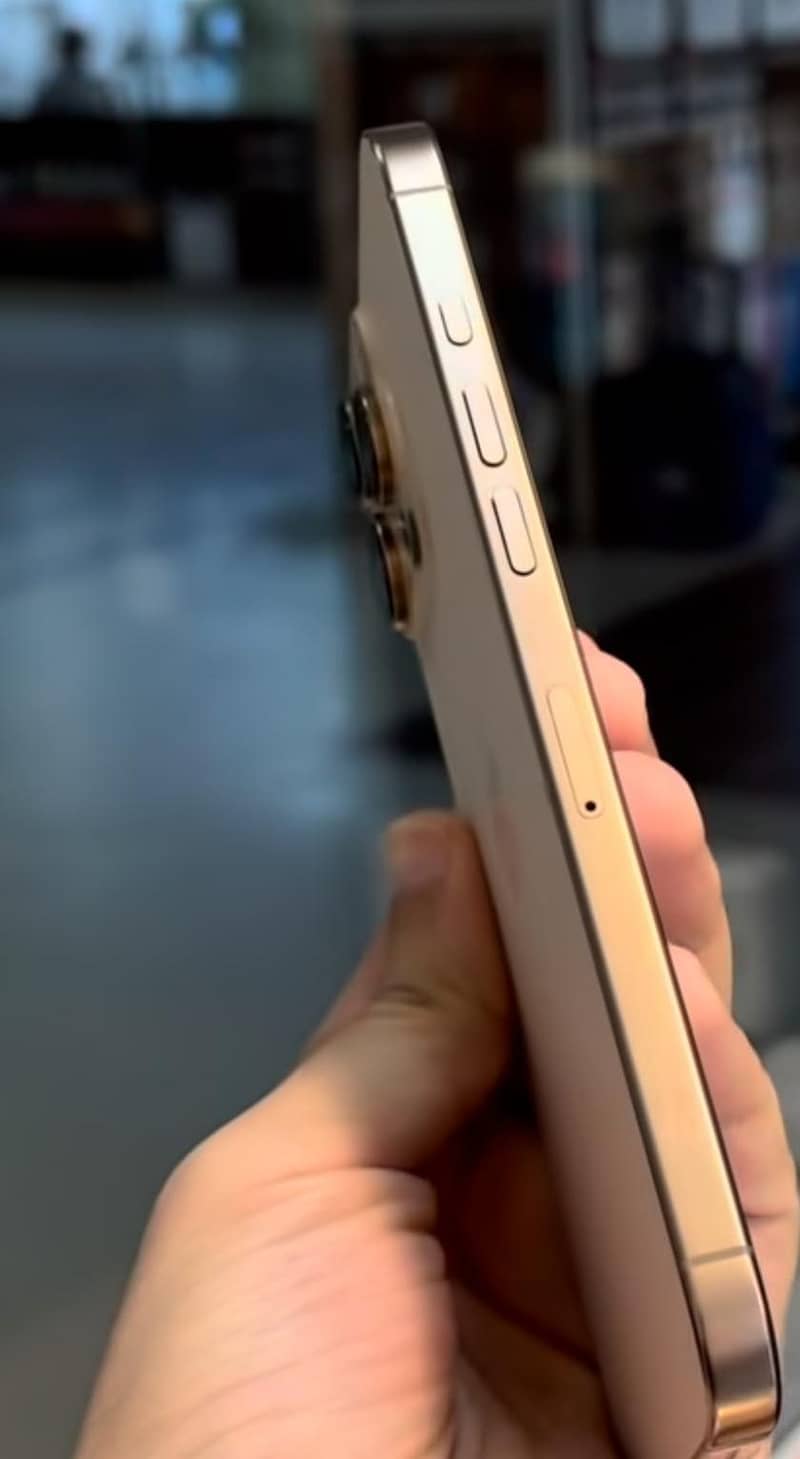 Apple iPhone 16 Pro Max 3