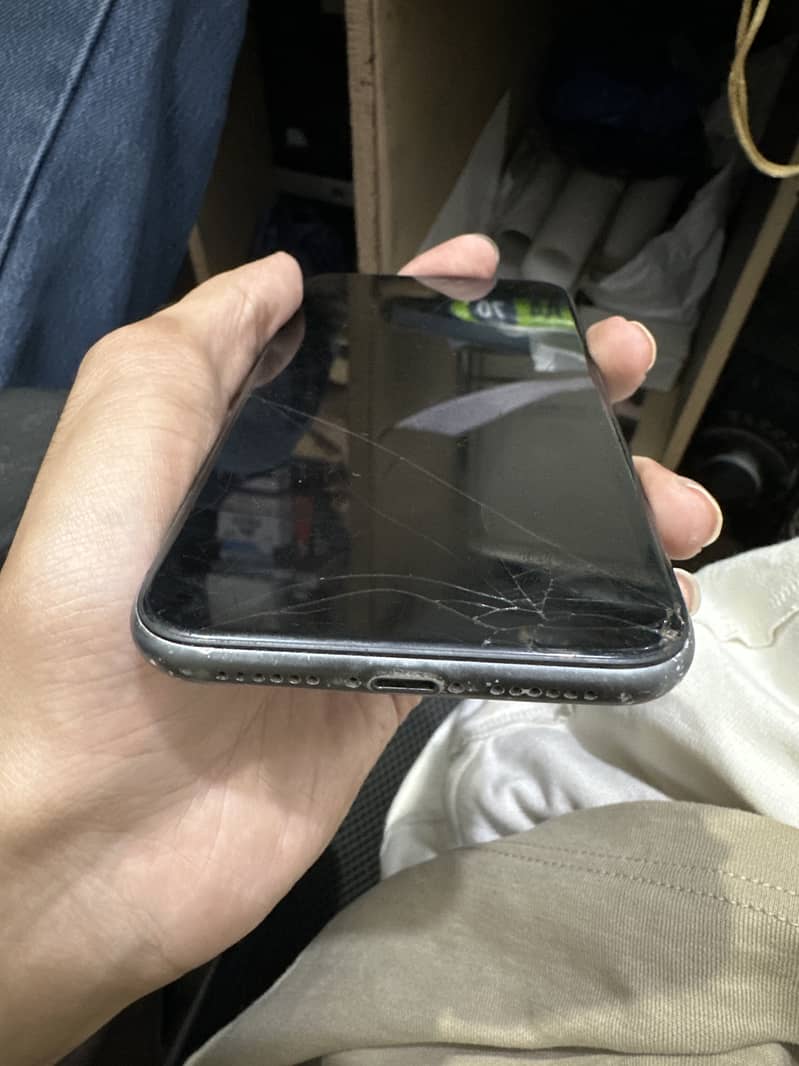 Apple iPhone 11 3