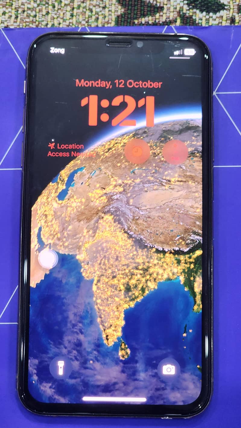 Apple iPhone XS 4