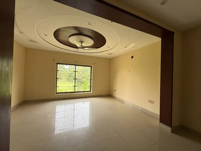 10 MARLA LUXURY UPPER PORTION NON FURNISHED WITH GASE HOT LOCATION MORE OPTIONS AVAILABLE