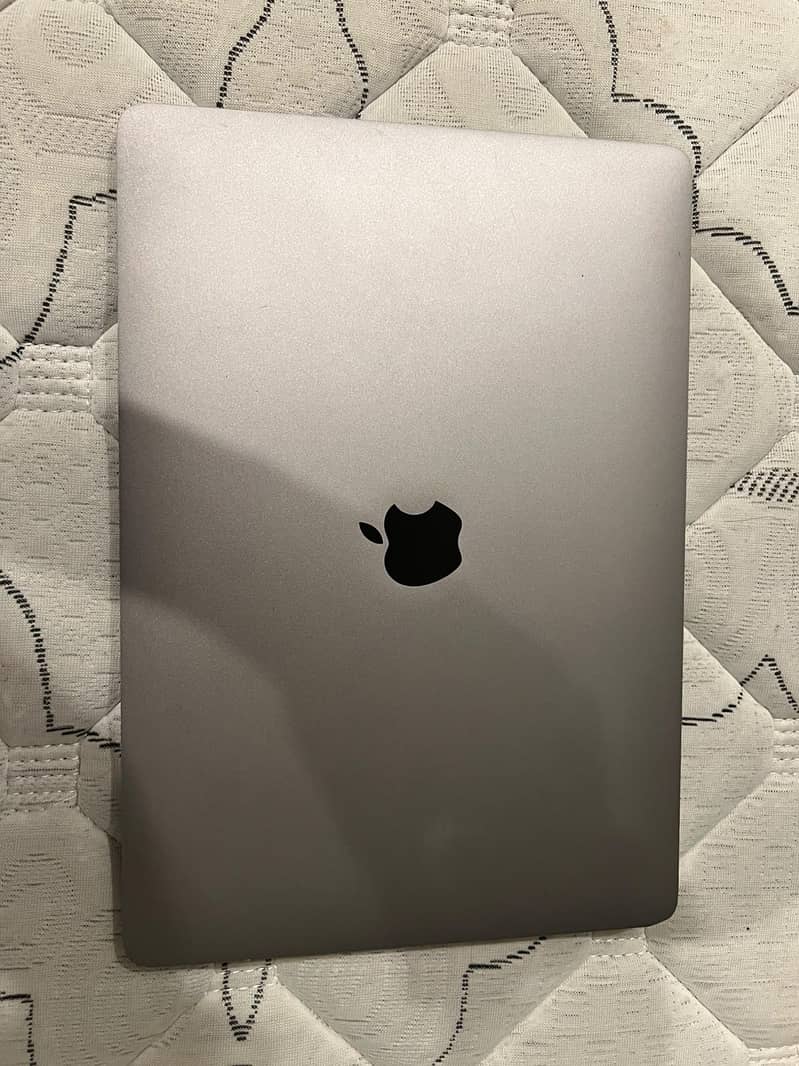 Apple MacBook 2016-17 2