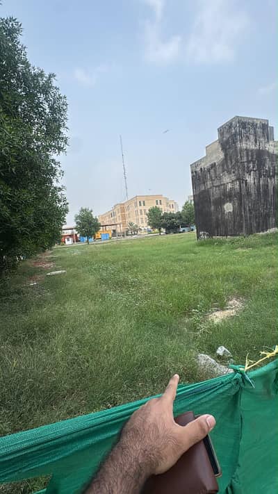 2.44 MARLA COMMERCIAL PLOT FOR SALE IN HOTEST LOCATION OF BAHRIA ORCHAD ALL BILLS PAID