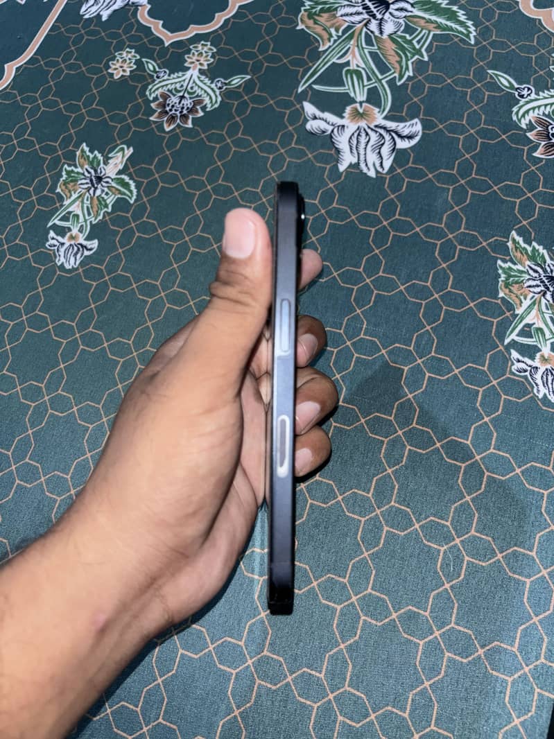 Apple iPhone 13 3