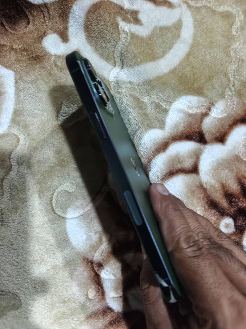Apple iPhone 13 Pro Max 4