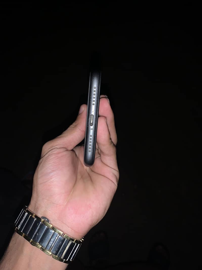 Apple iPhone 11 3