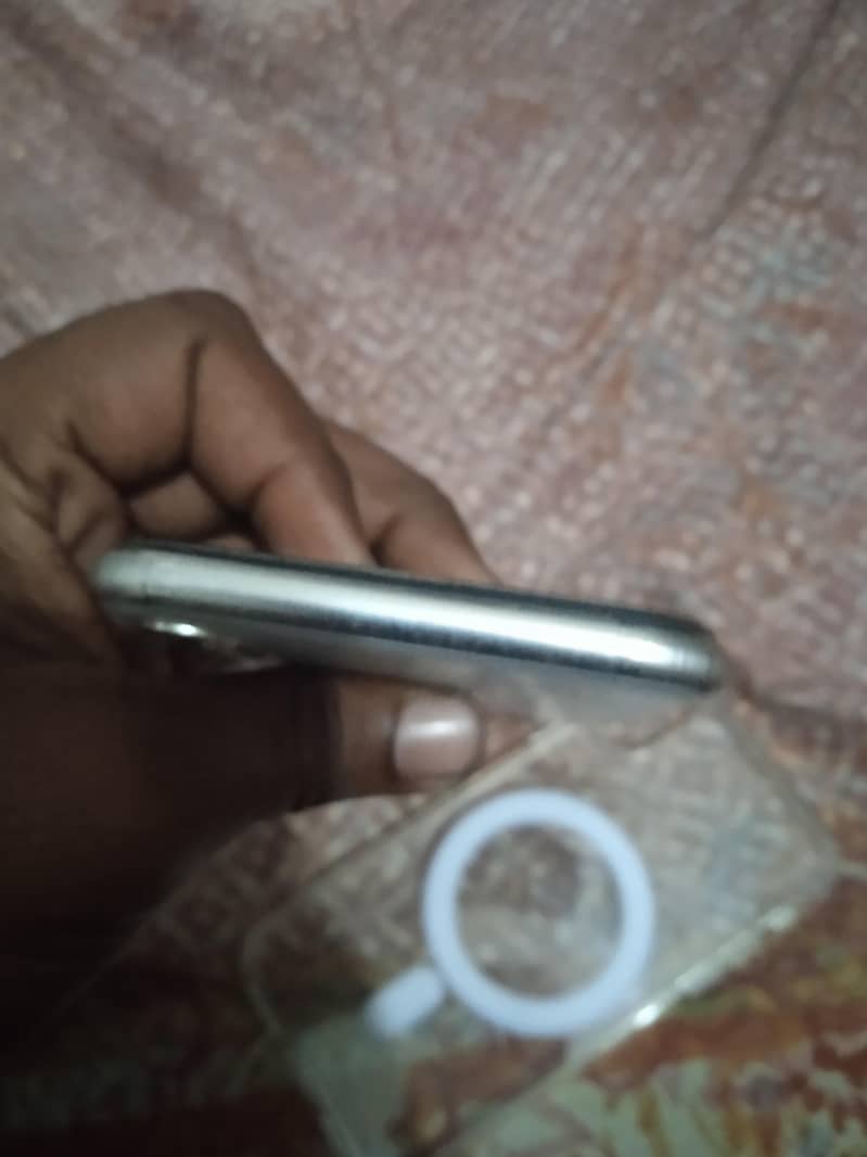 Apple iPhone X 3