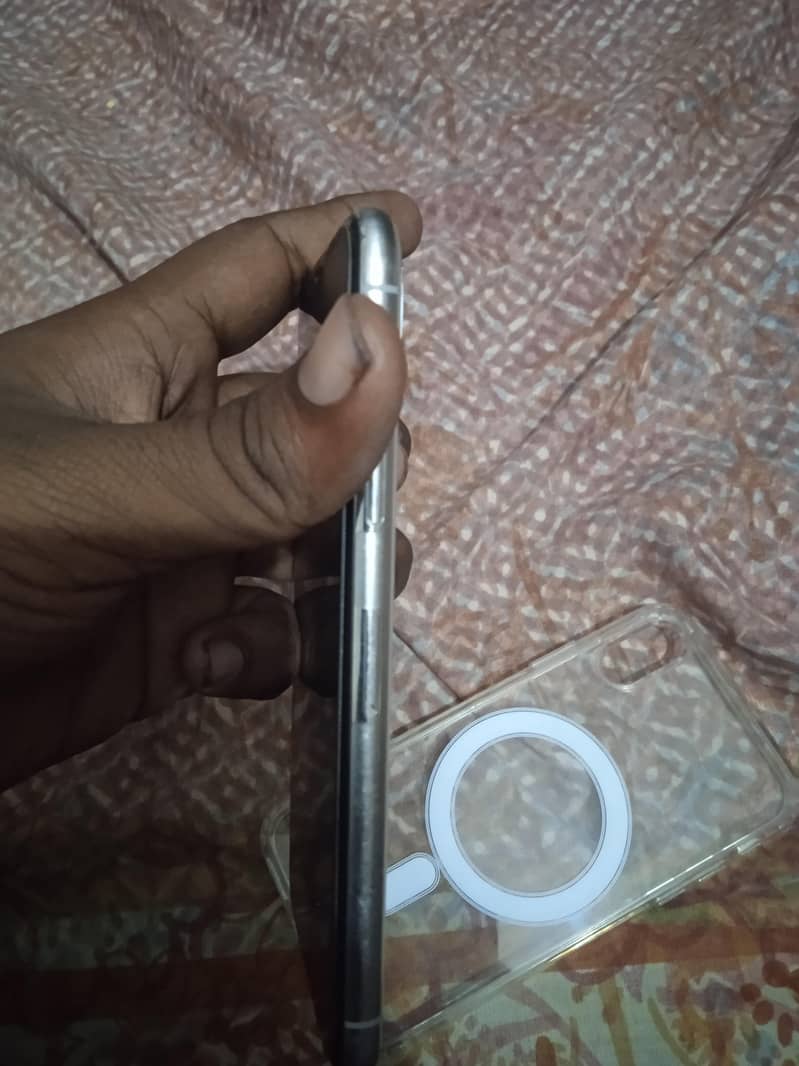 Apple iPhone X 4